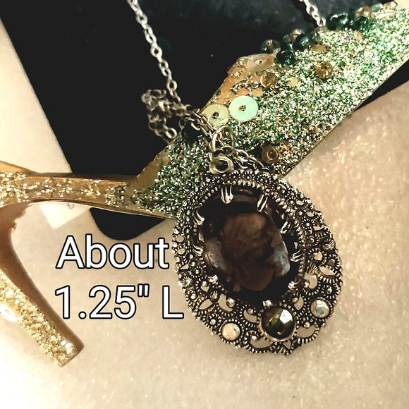 Cameo Pendant Necklace Root Beer Colored Face w/ Peridot - Picture 4 of 11